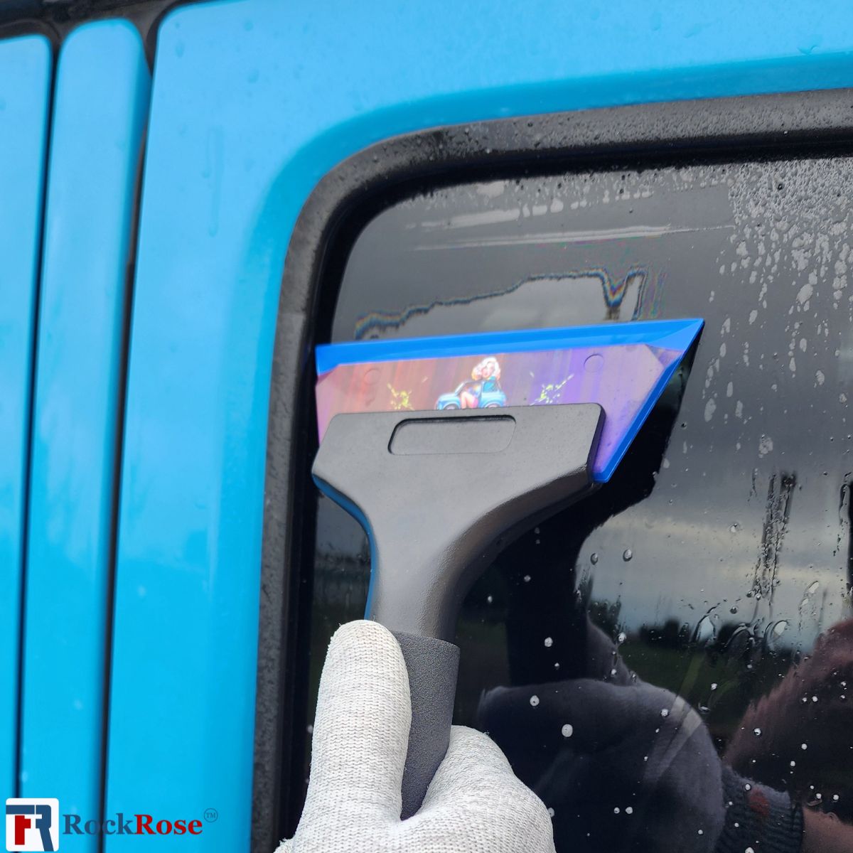 Using a lue blonde crush bevel blade on a window