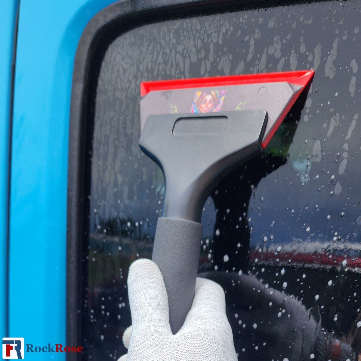 Using a latino red crush bevel blade on a blue car